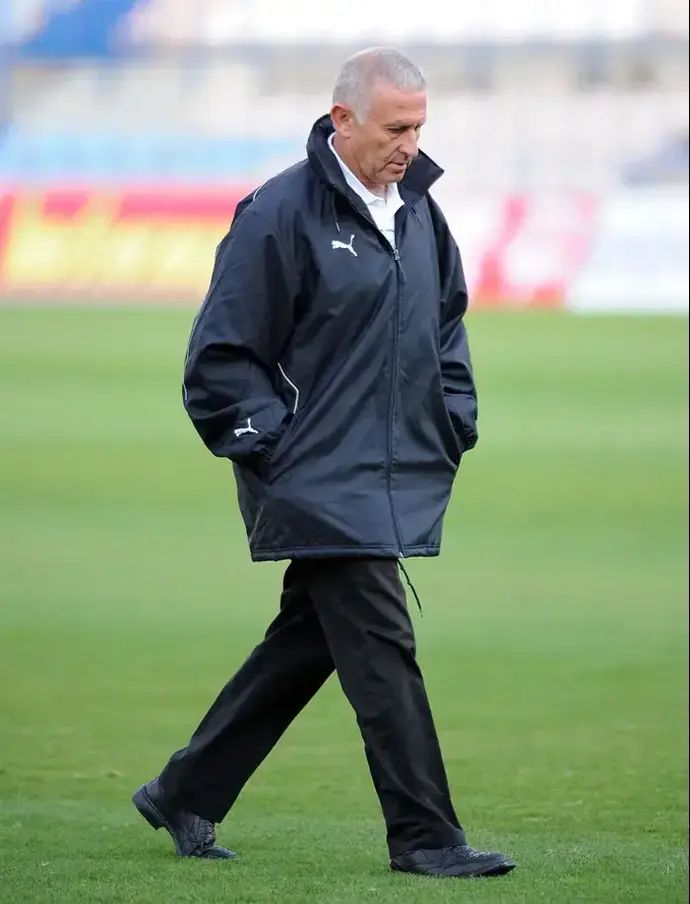 מאמן הפועל פתח תקוה זאב זלצר