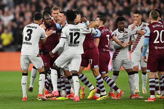 התקוטטות בין שחקני ווסטהאם לשחקני באייר לברקוזן