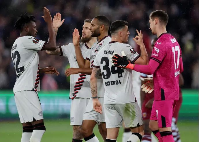 שחקני באייר לברקוזן חוגגים