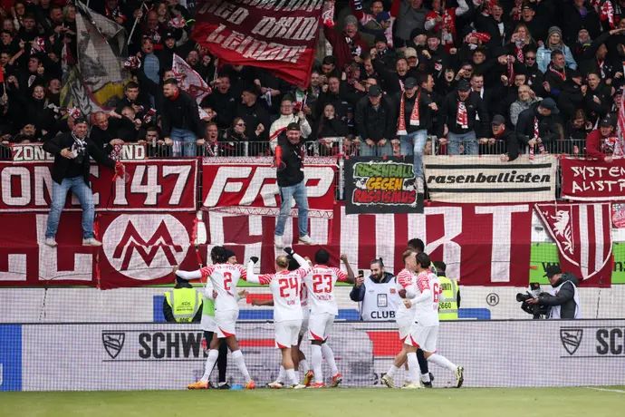 שחקני ר.ב. לייפציג חוגגים