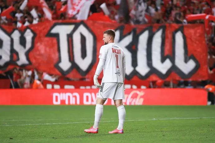 שוער הפועל תל אביב אמיליוס זובאס