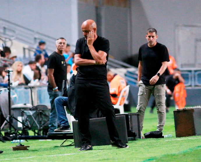 מאמן הפועל תל אביב יוסי אבוקסיס