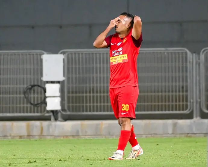 רביד אברג'יל שחקן מ.ס. אשדוד חוגג שער