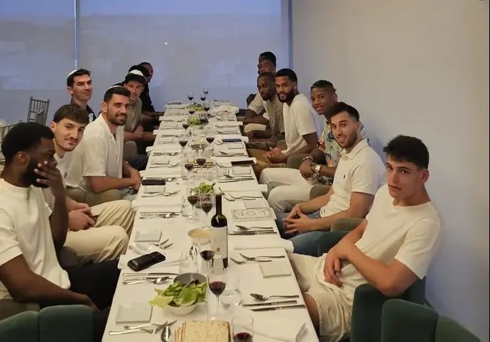 סדר פסח של מכבי תל אביב לפני פלייאוף היורוליג ביוון