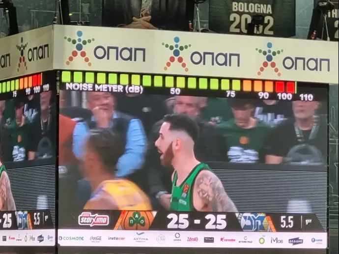 מד הדציבלים באואקה מעל 100