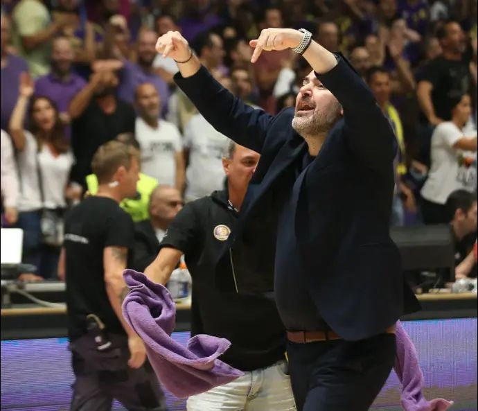 סטפנוס דדאס מאמן הפועל חולון