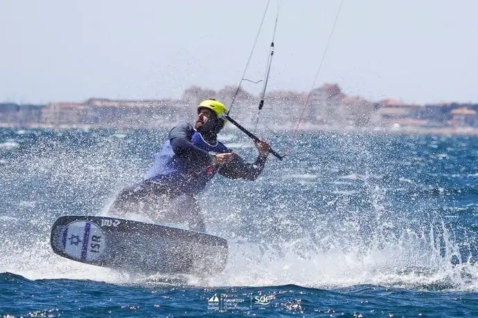 דור זרקה, גולש קייט פויל