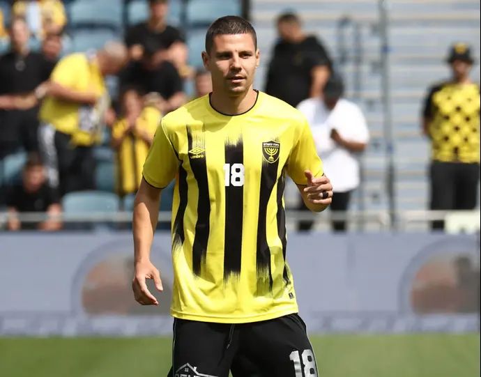 גריגורי מורוזוב שחקן בית"ר ירושלים בחימום