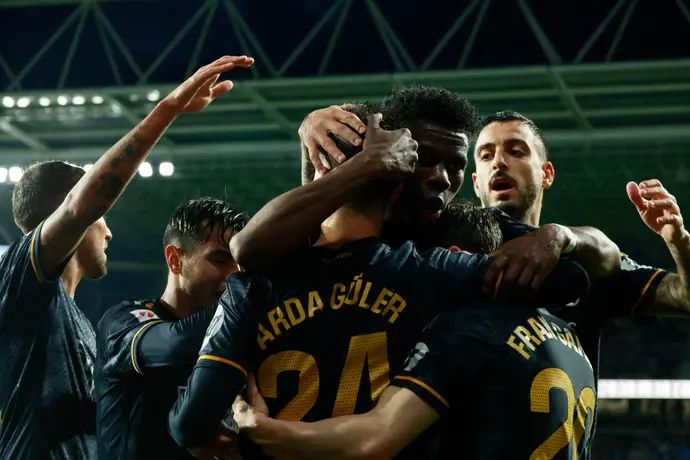 שחקני ריאל מדריד חוגגים עם ארדה גולר