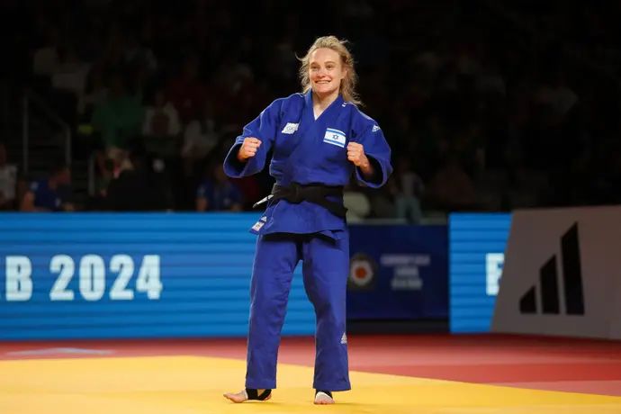 תמר מלכה חוגגת מדליה, אליפות אירופה בג'ודו