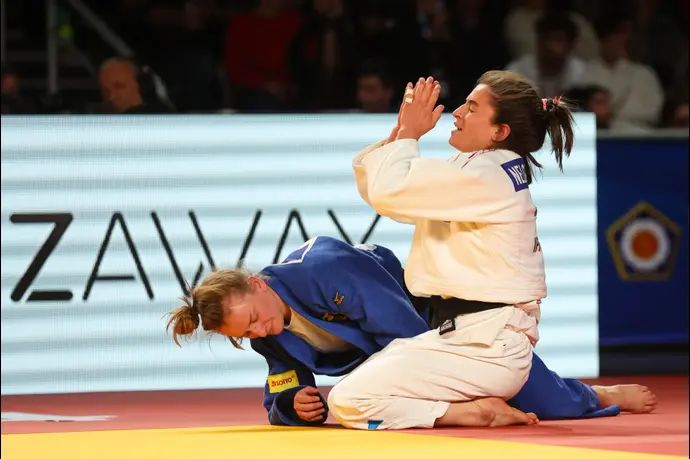 תמנע נלסון לוי חוגגת מדליה, אליפות אירופה בג'ודו