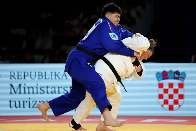 רז הרשקו ג'ודוקא ישראלית בפעולה מול ז'וליה טולופואה, גמר אליפות אירופה בג'ודו