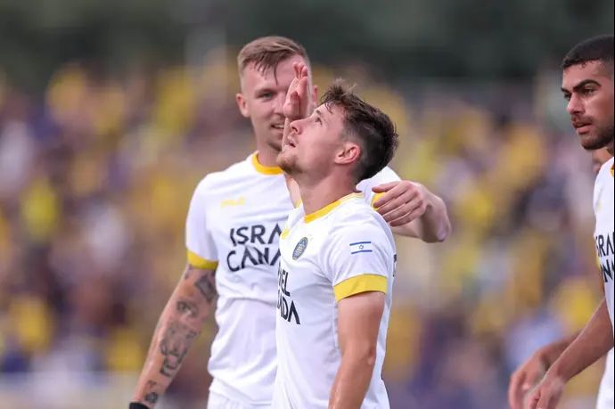 שחקן מכבי תל אביב גבי קניקובסקי