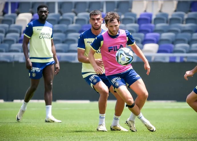 יוריס ואן אובריים באימון מכבי תל אביב