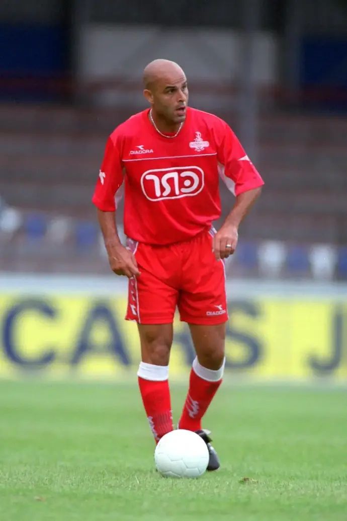 יוסי אבוקסיס במדי הפועל תל אביב ב-2001