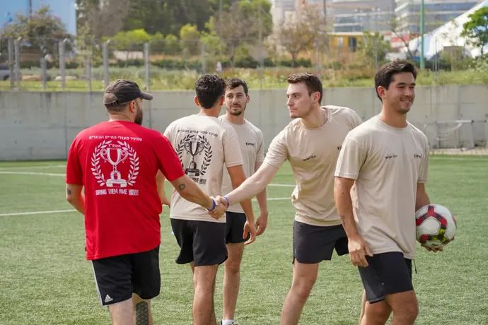 טורניר כדורגל למאות אנשי החינוך שפועלים במוקדי המפונים