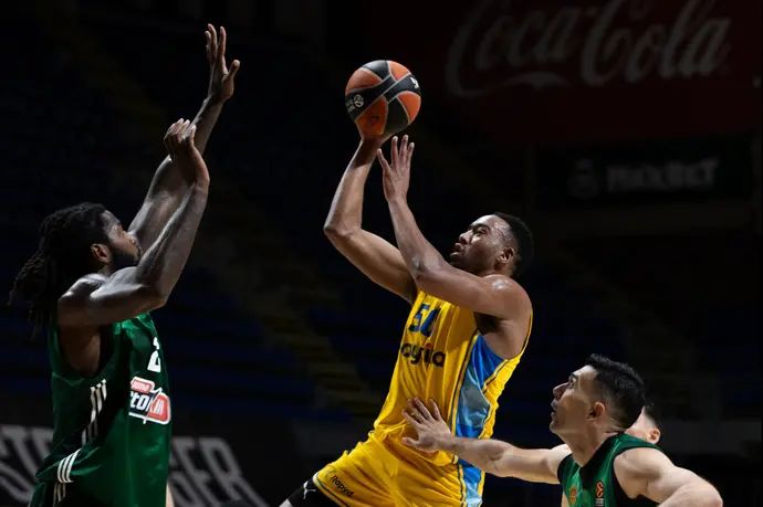 שחקן מכבי תל אביב בונזי קולסון