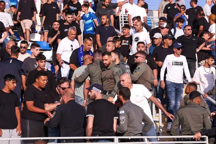 שוטרים ביציע של עירוני טבריה