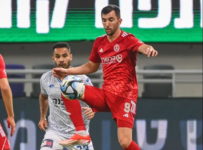 שחקן הפועל תל אביב, אלן אוז'בולט