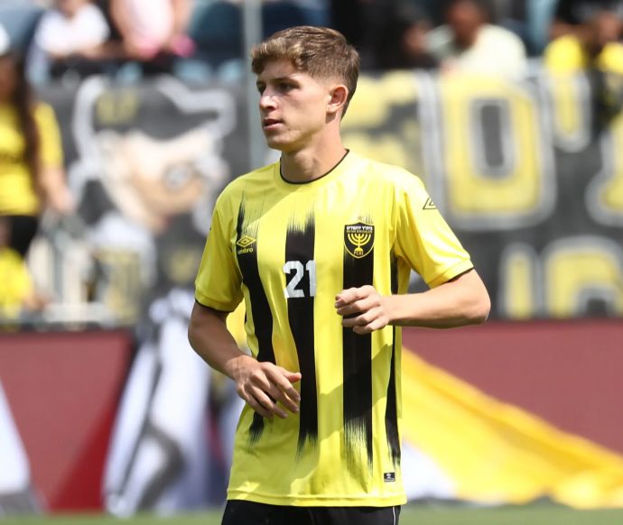 עדי יונה שחקן בית"ר ירושלים בחימום