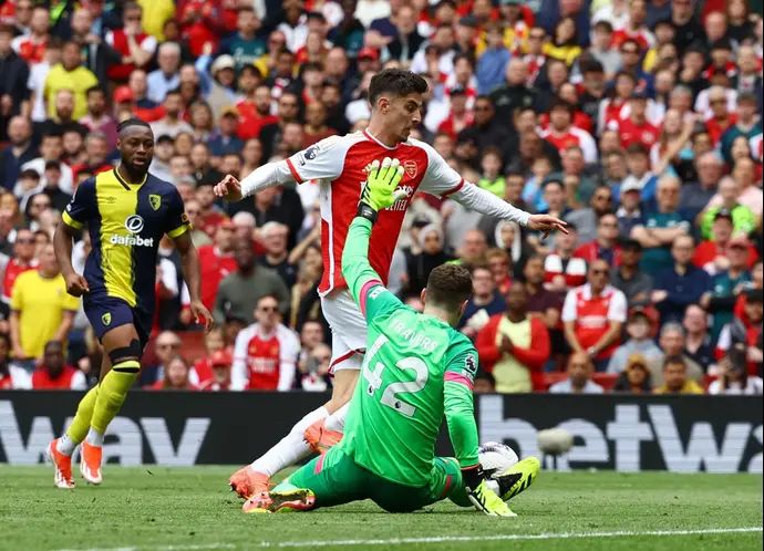 קאי האברץ שחקן ארסנל מול מארק טראברס שוער בורנמות'