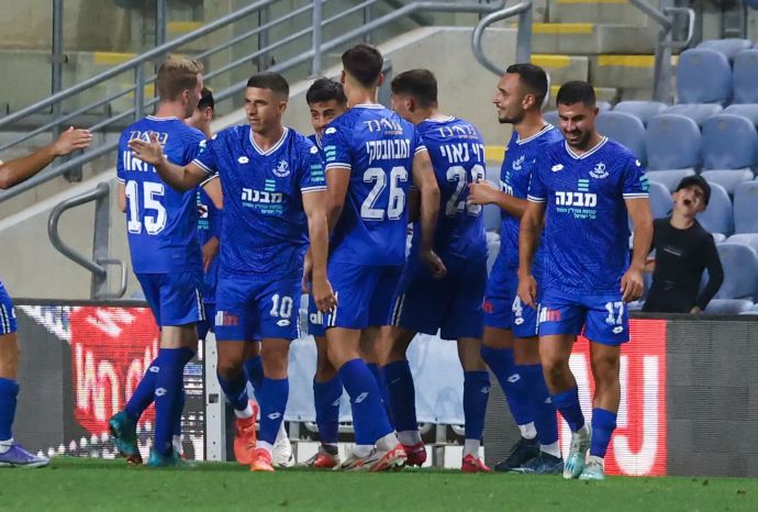 שחקני הפועל פתח תקוה חוגגים