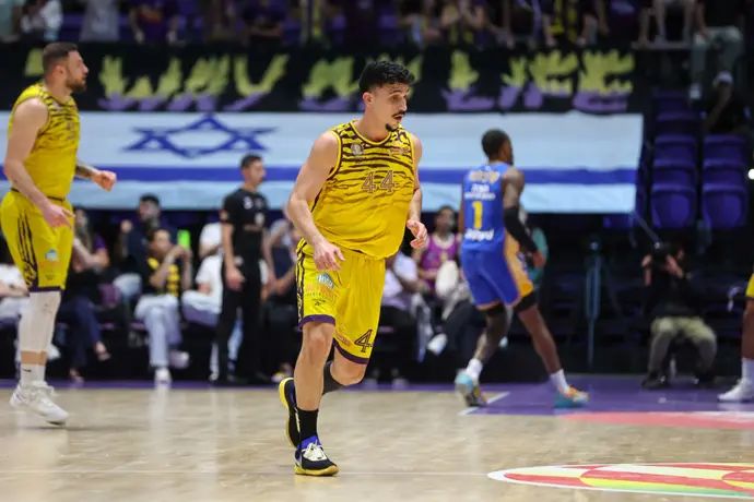 שחקן הפועל חולון ניב משגב