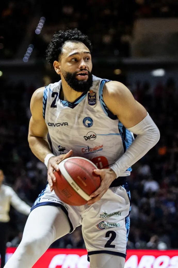 טיילר אניס במדי נאפולי