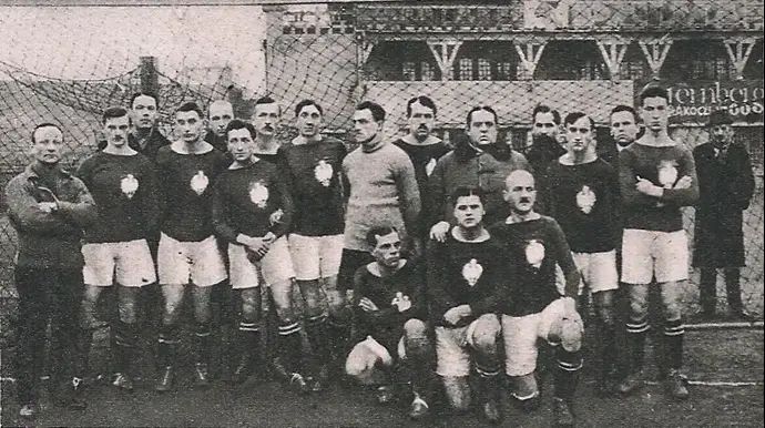 ליאון שפרלינג (שישי משמאל) במדי נבחרת פולין ב-1921