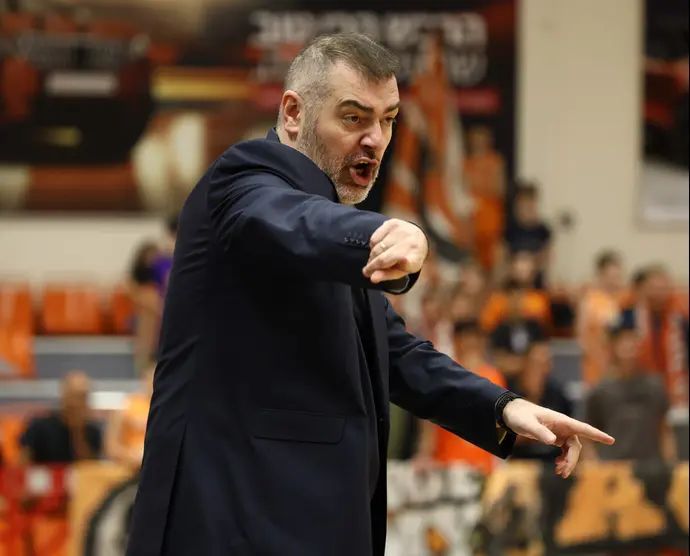 סטפנוס דדאס מאמן הפועל תל אביב