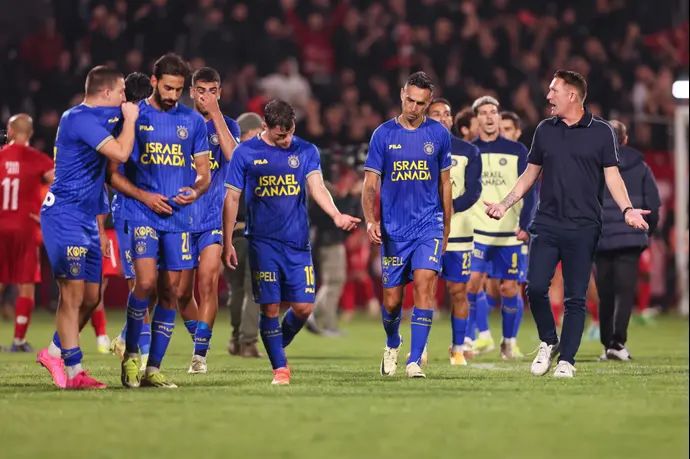 שחקני מכבי תל אביב מאוכזבים