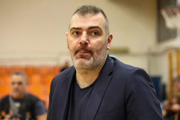 סטפנוס דדאס מאמן הפועל תל אביב