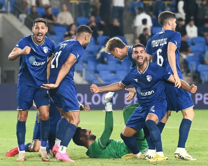 שחקני עירוני קרית שמונה חוגגים