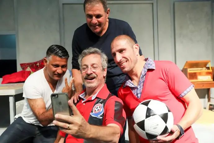 שחקני הפועל חיפה לשעבר אורן ניסים, עופר טלקר עם אלי גוטמן עם שמואל וילוז'ני