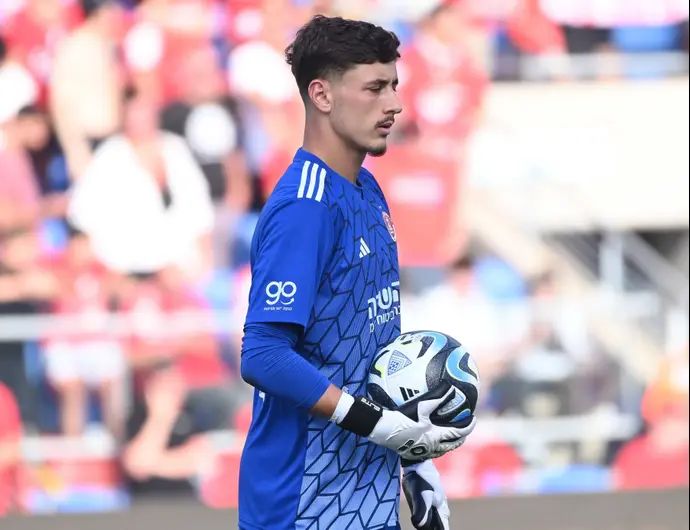 שוער הפועל תל אביב רוי ברנס