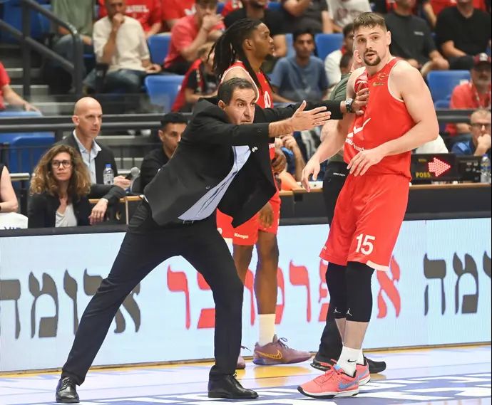 מאמן הפועל באר שבע אורן אהרוני