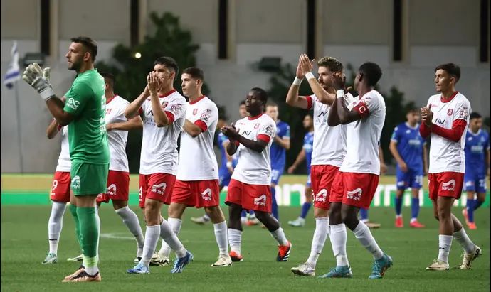 שחקני הפועל ירושלים מודים לקהל