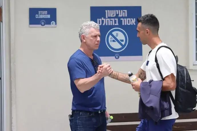 בעלי מכבי תל אביב מיטש גולדהאר לצד ערן זהבי