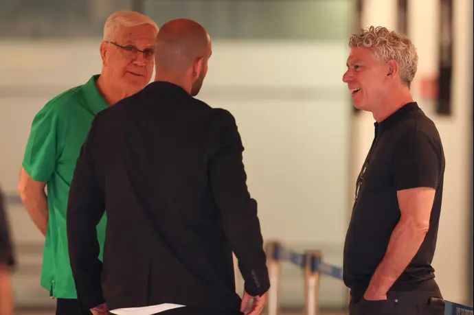 מיטש גולדהאר בעלים מכבי תל אביב עם יעקב שחר בעלים מכבי חיפה, גל אלברמן ביניהם