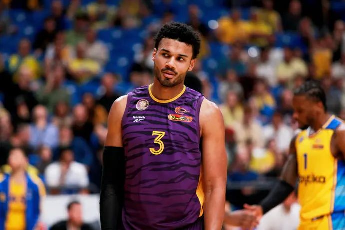 ג'סטין סמית' הפועל חולון