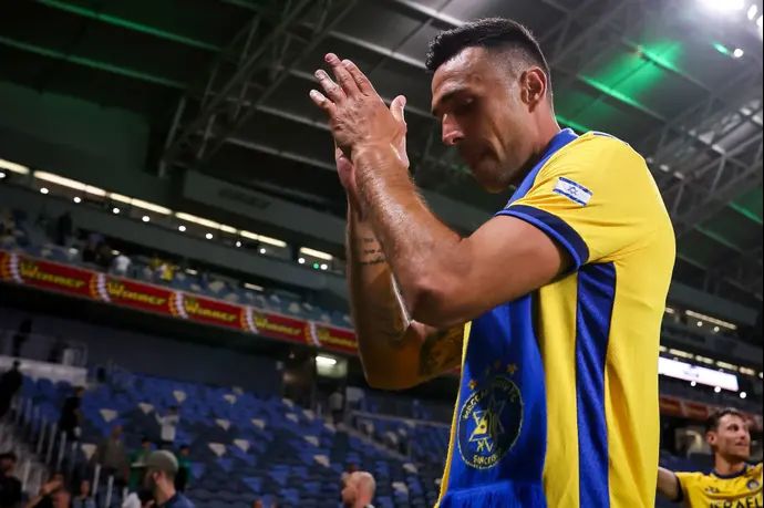 ערן זהבי חוגג את הניצחון של מכבי תל אביב בחיפה