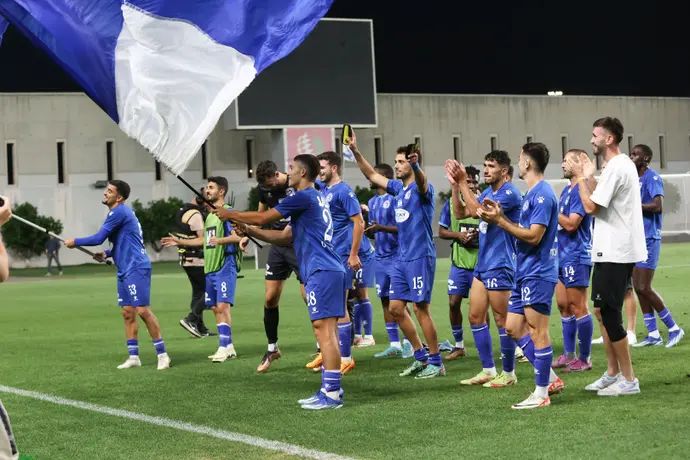 שחקני מכבי פתח תקוה חוגגים