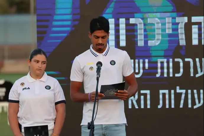 דור פרץ שחקן מכבי תל אביב בטקס יום הזיכרון