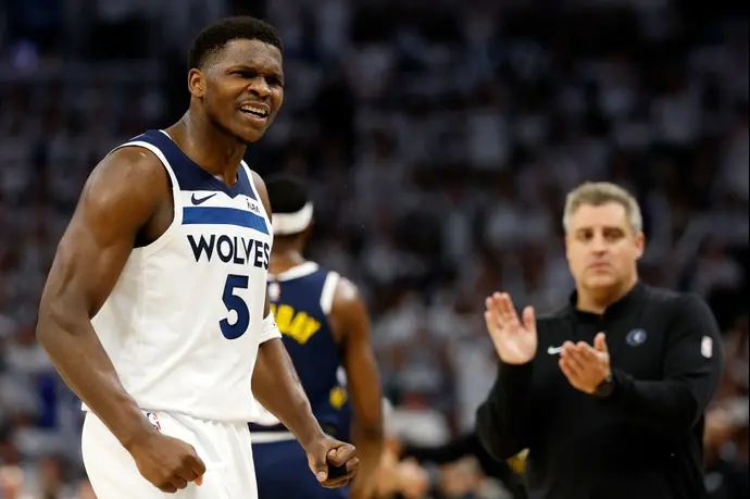 שחקן מינסוטה טימברוולבס אנתוני אדוארדס