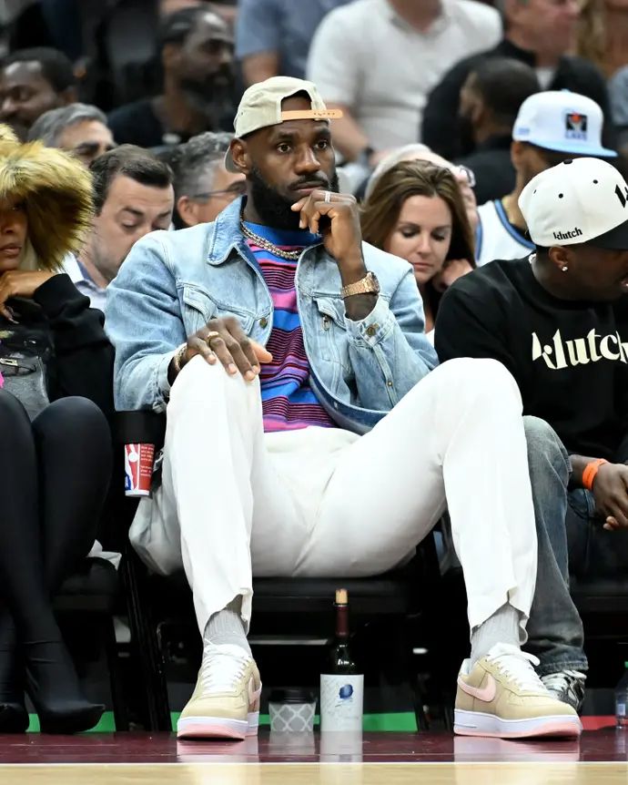 לברון ג'יימס, שחקן לוס אנג'לס לייקרס