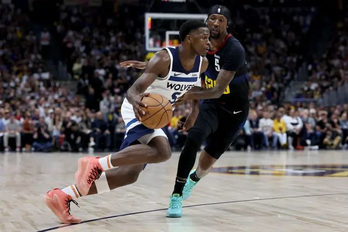 כוכב מינסוטה טימברוולבס אנתוני אדוארדס מול קנטביוס קולדוול פופ, שחקן דנבר