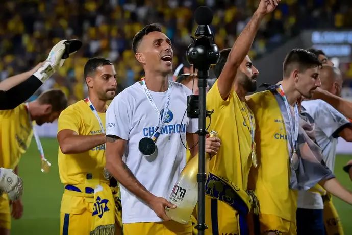 ערן זהבי מכבי תל אביב חוגג את האליפות