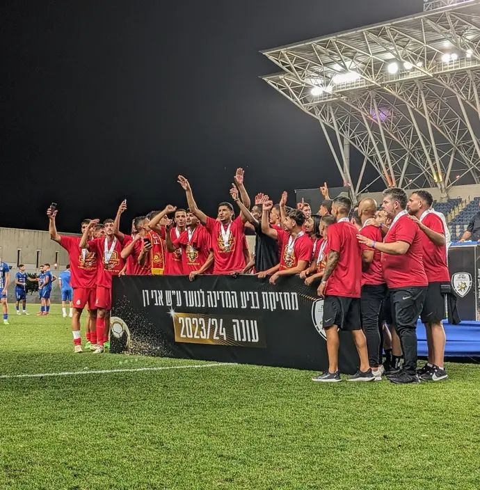 שחקני קבוצת הנוער של מ.ס. אשדוד