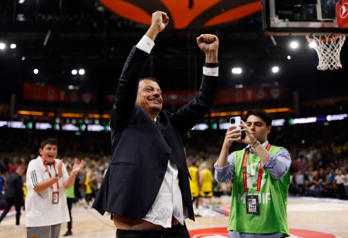 ארגין עתמאן מאמן פנאתינייקוס