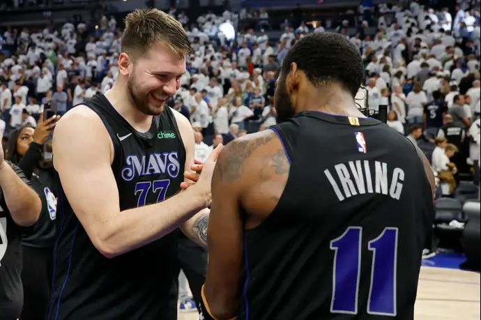 שחקני דאלאס מאבריקס לוקה דונצ'יץ', קיירי אירווינג